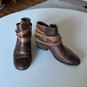 Anthropologie H by Hudson western Booties in Brown textured leather. Size 41